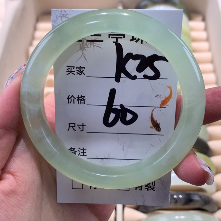 蛇纹石玉手镯未镶嵌