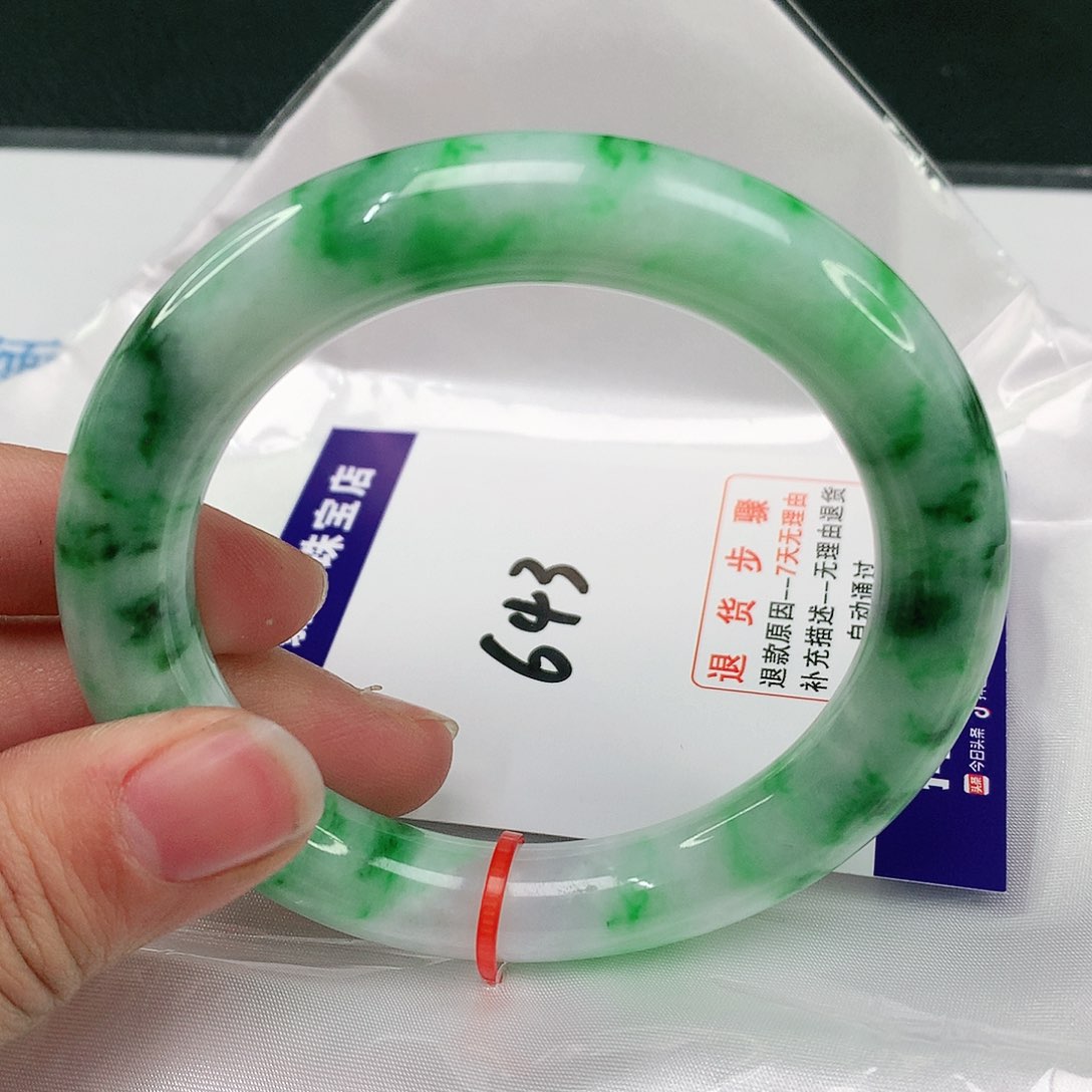 翡翠手镯未镶嵌翡翠
