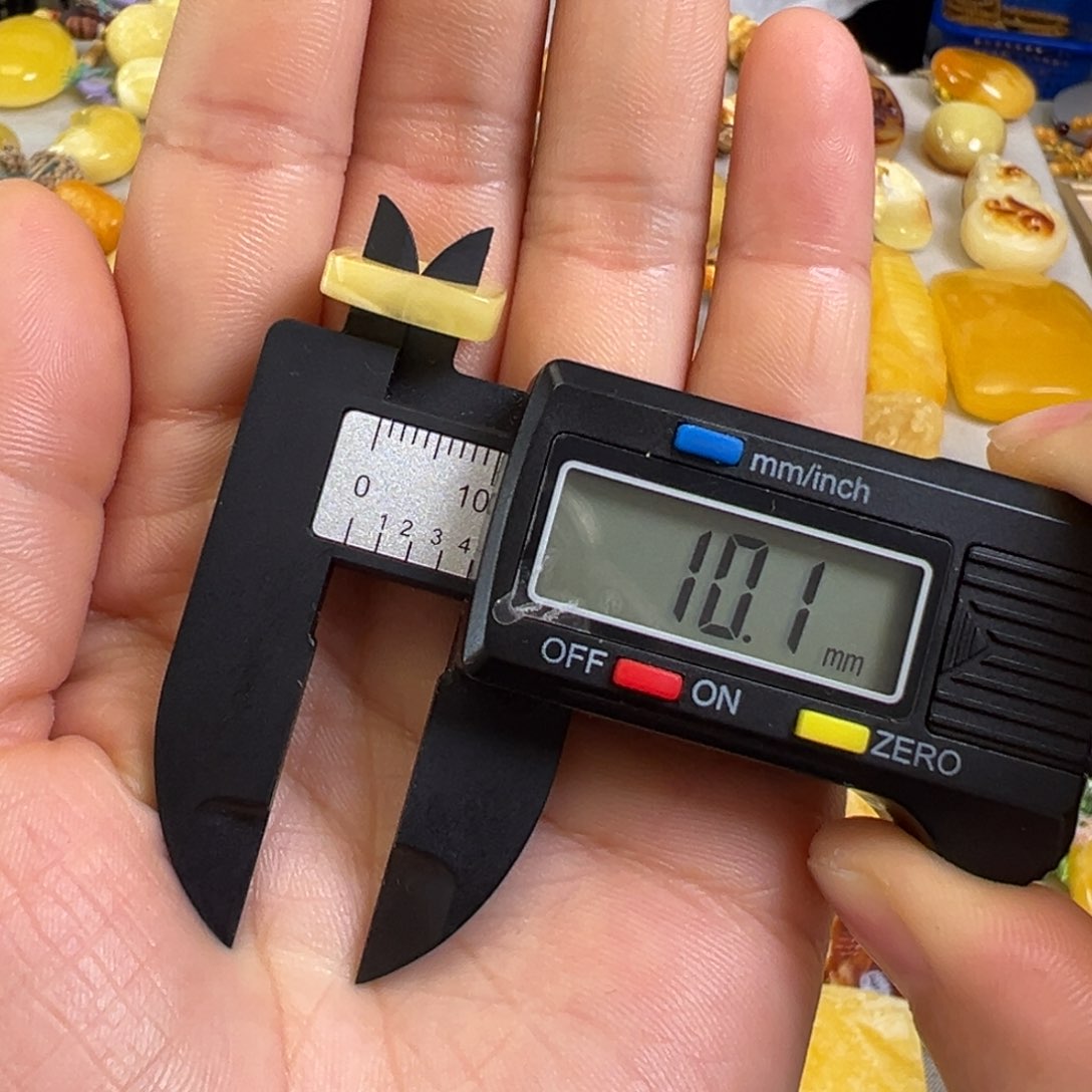 琥珀裸石未镶嵌蜜蜡