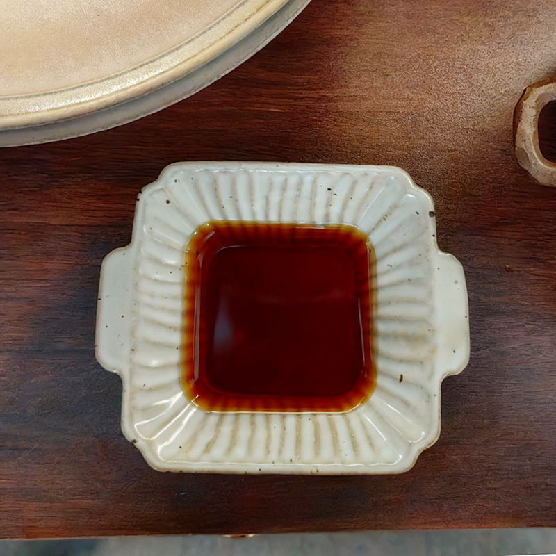 【手作棱纹方碟】手作的肌理里，藏着器物慢下来的温度
