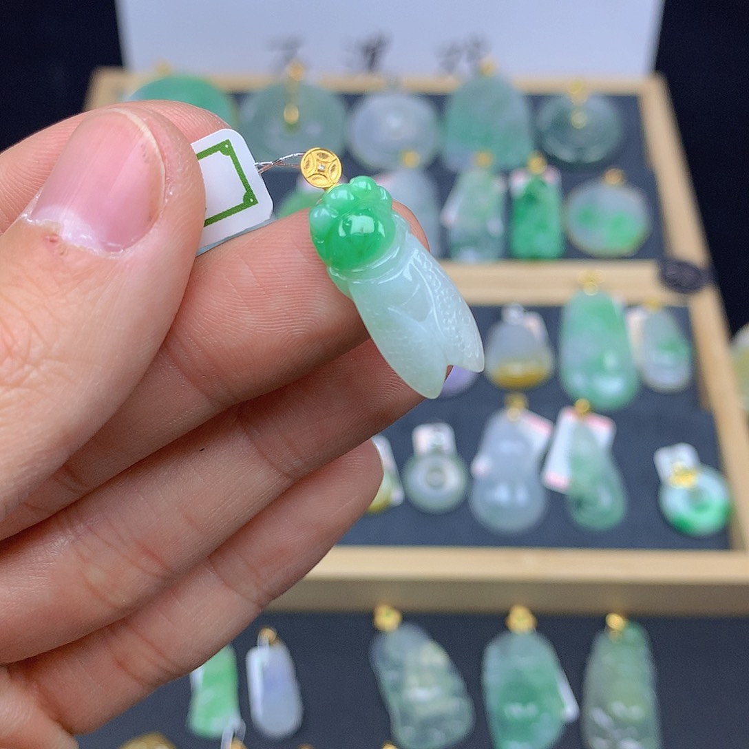 翡翠颈饰18K金镶嵌翡翠