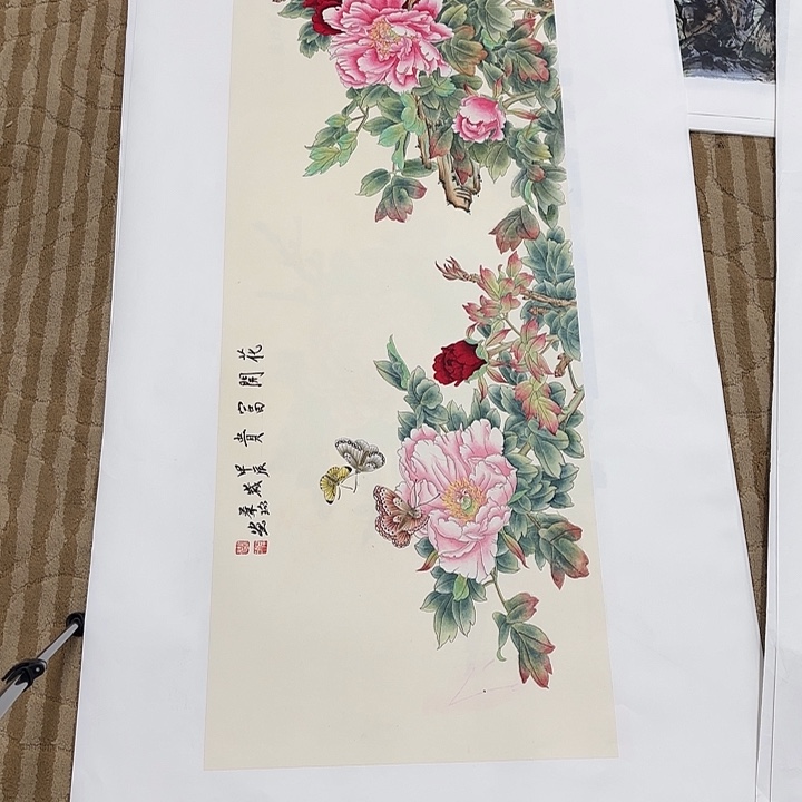 国画红*花鸟的翅膀是白色和白色