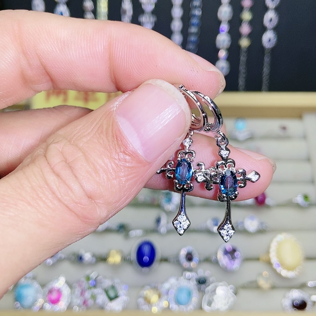 【闪购商品】未镶嵌托帕石耳饰