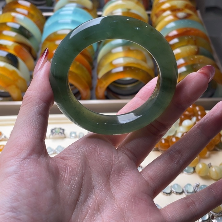 蛇纹石玉手镯未镶嵌52.5