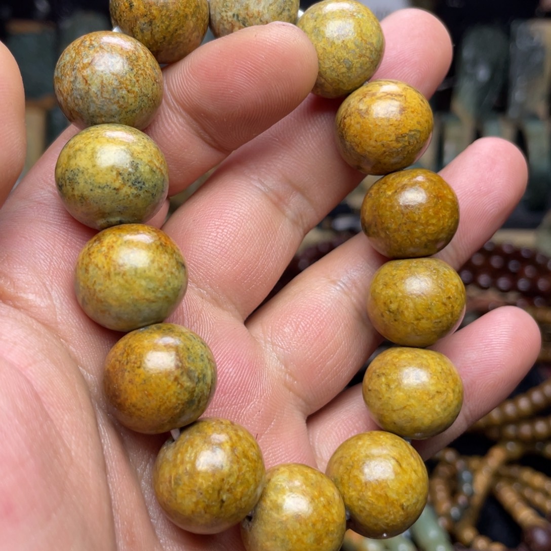 岫岩河磨玉（透闪石质玉）未镶嵌颈饰卡18