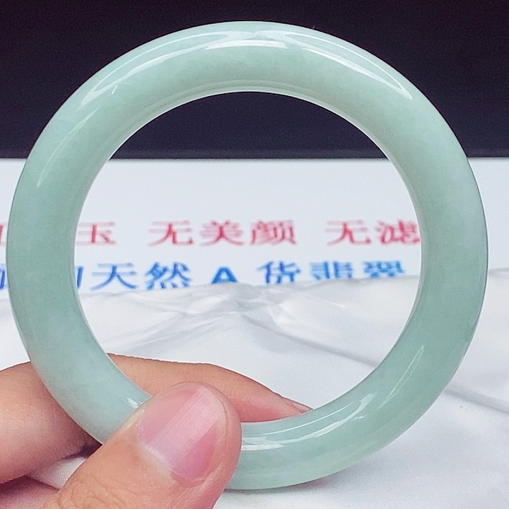 翡翠手镯未镶嵌56圈口