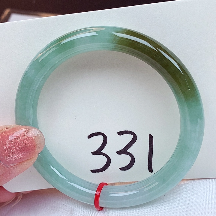 翡翠手镯未镶嵌翡翠