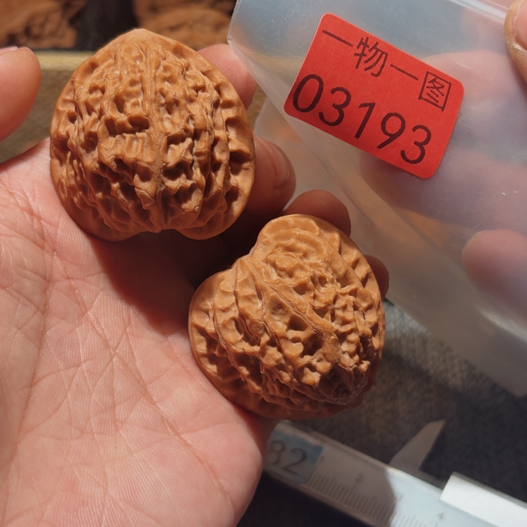 文玩核桃把件金牛