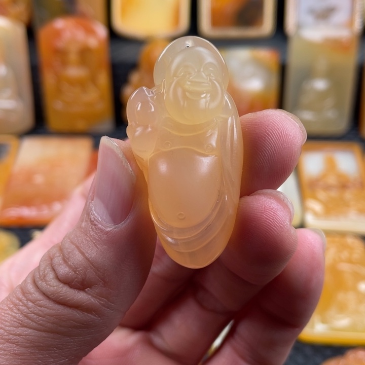 石英质玉（黄龙玉）颈饰未镶嵌