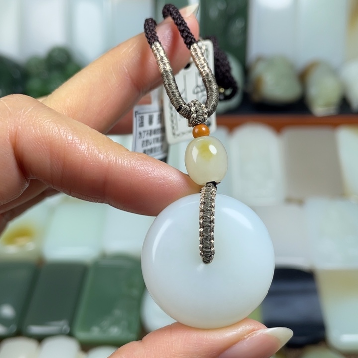 和田玉未镶嵌颈饰白玉面包扣21.4g