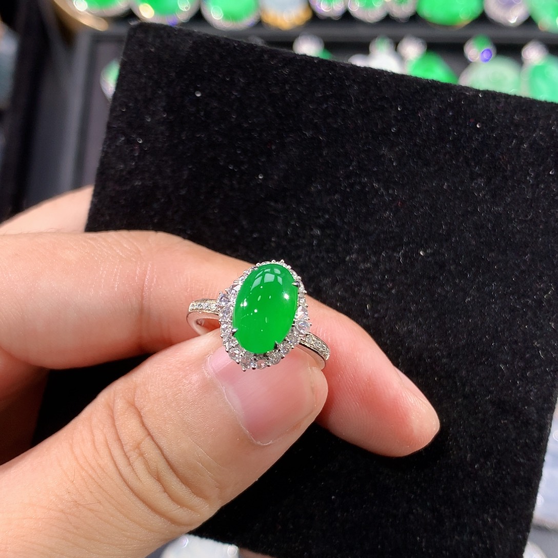 翡翠18K金镶嵌戒指