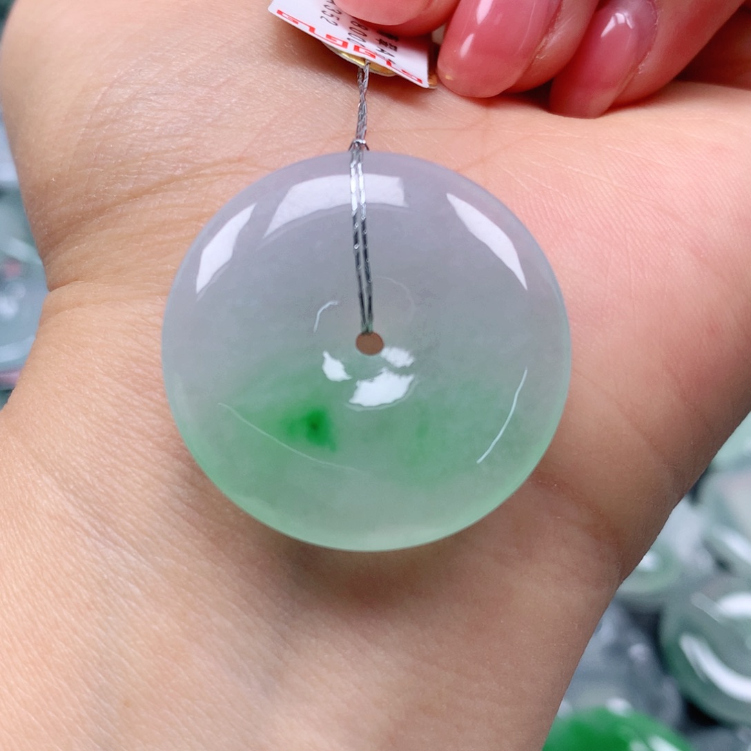 翡翠颈饰未镶嵌森*天然翡翠