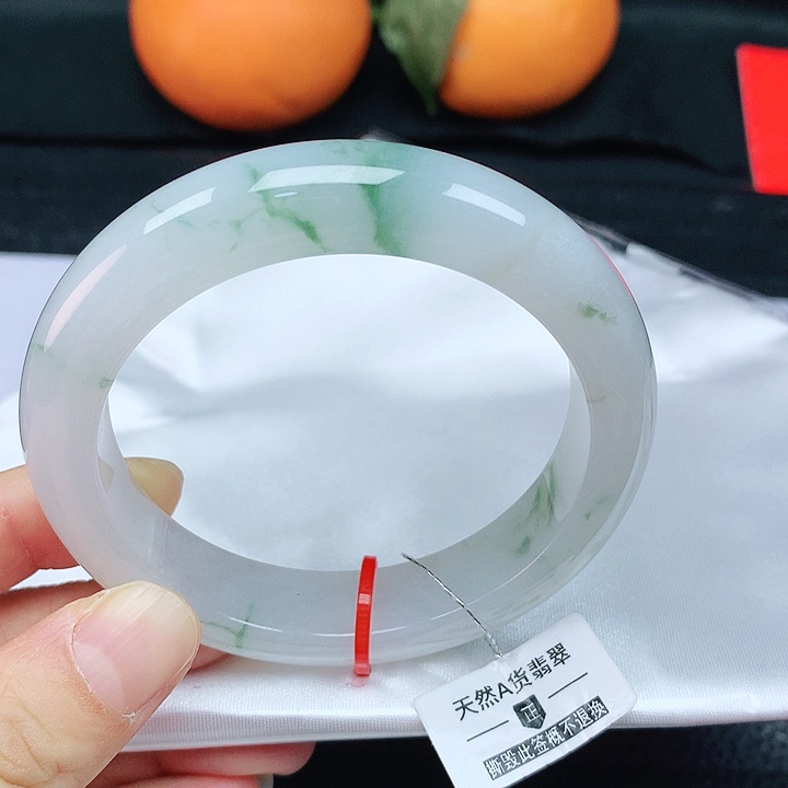 翡翠手镯未镶嵌55圈