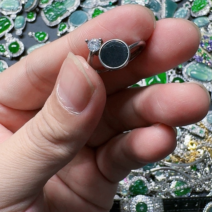 翡翠颈饰未镶嵌天然A货翡翠放漏