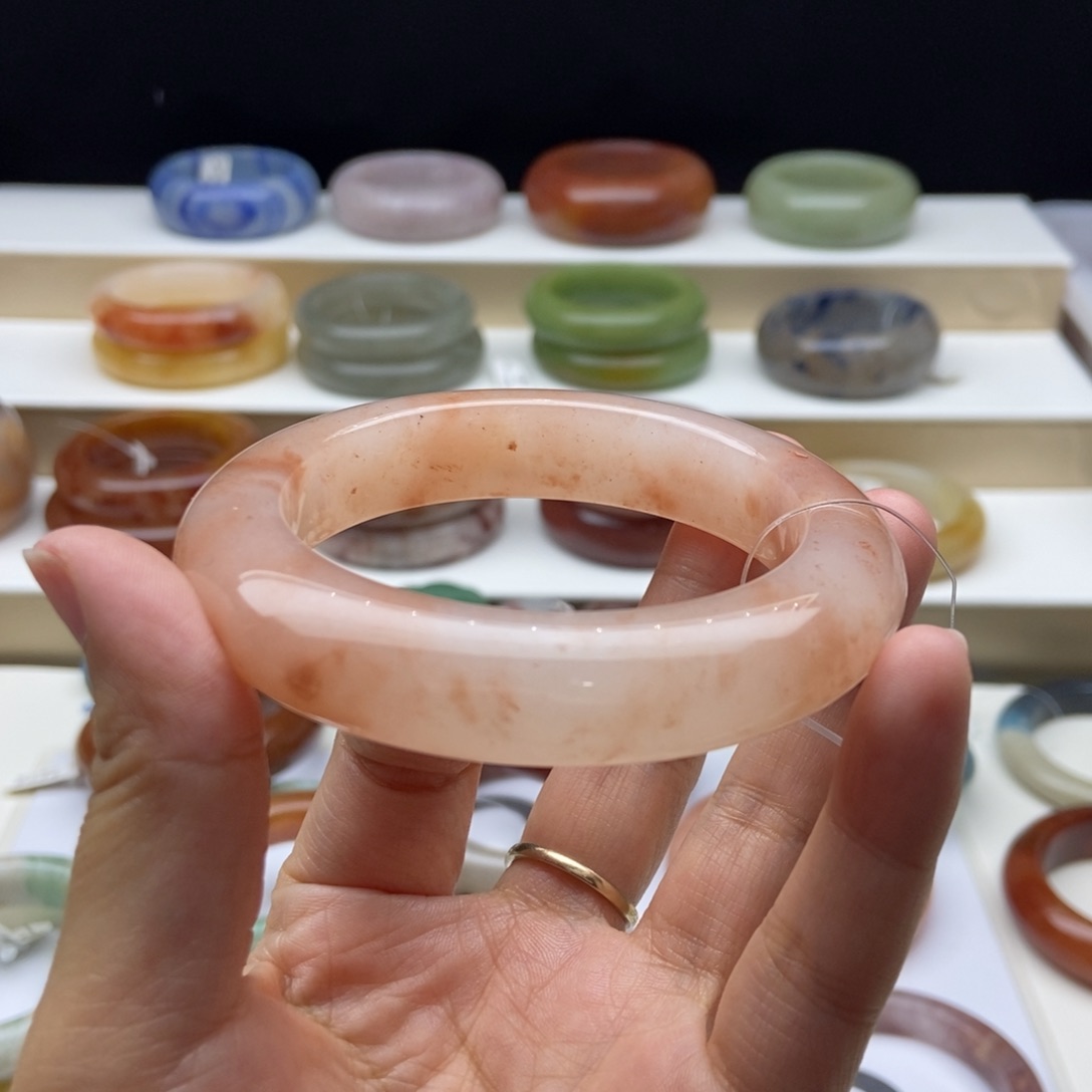 石英质玉手镯未镶嵌珉*