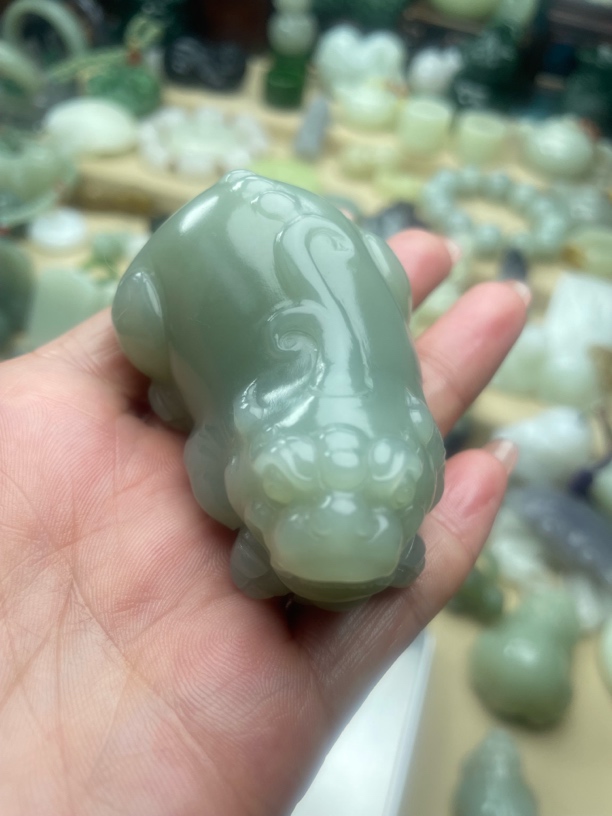 和田玉貔貅手把件