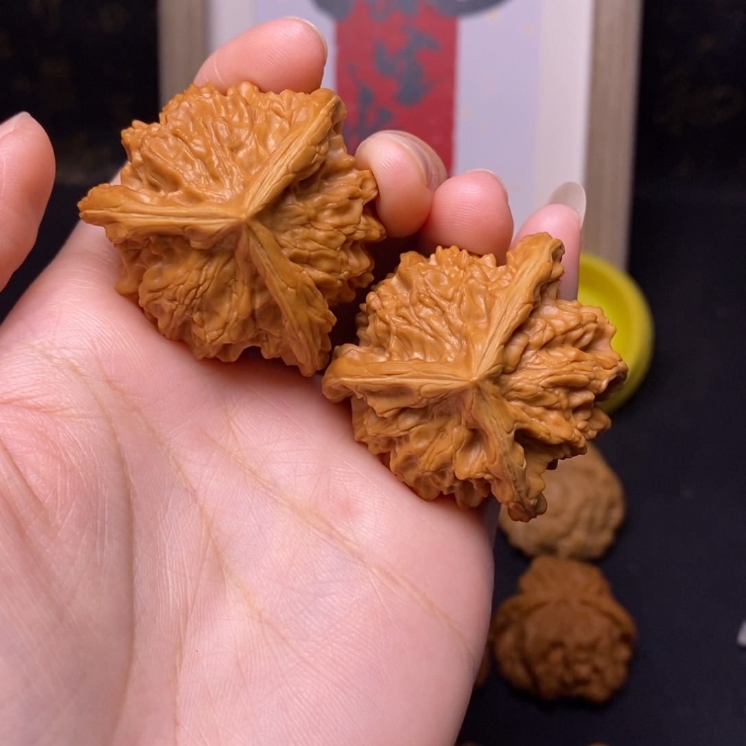 文玩核桃吊坠盘山三棱41.42