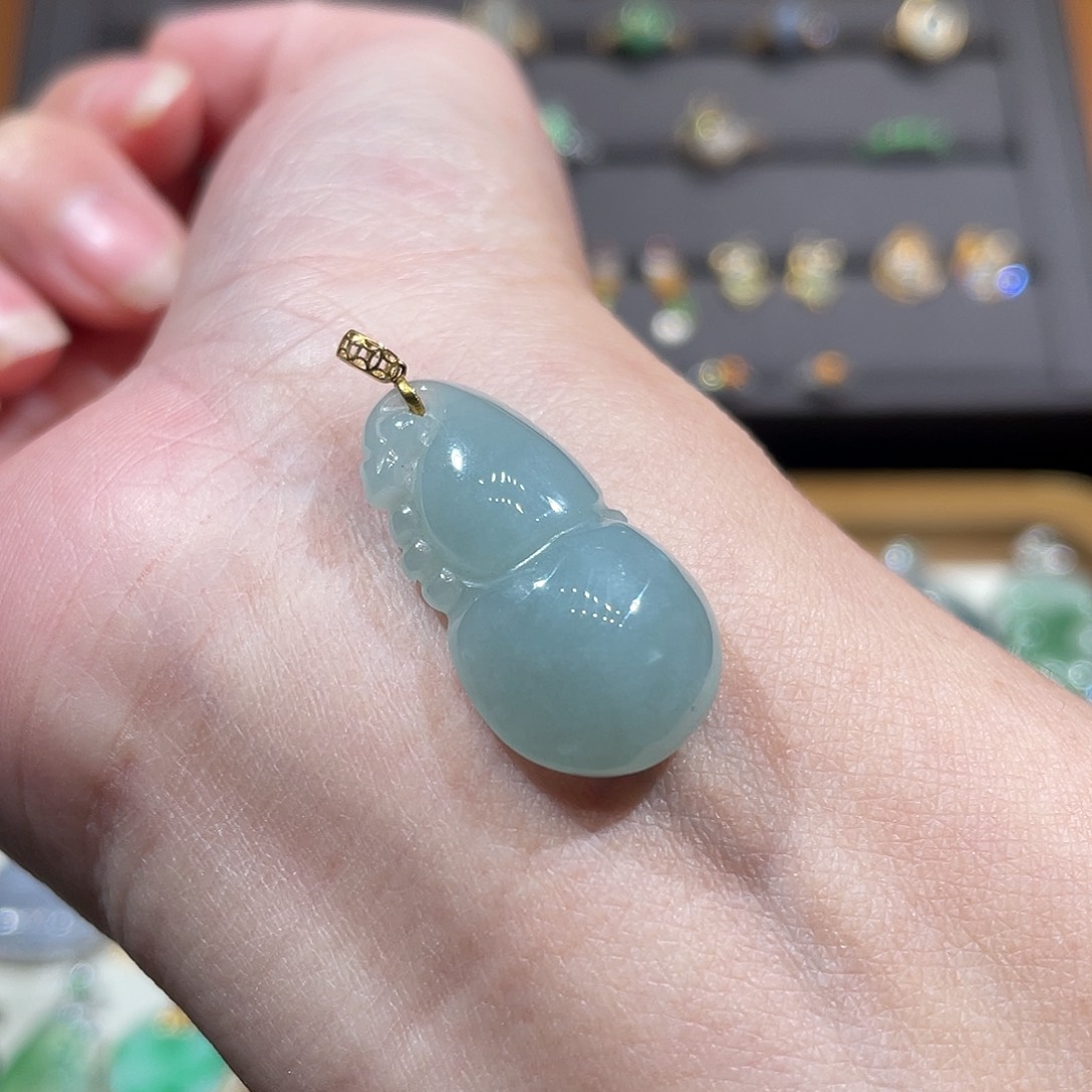 翡翠颈饰18K金镶嵌福瓜