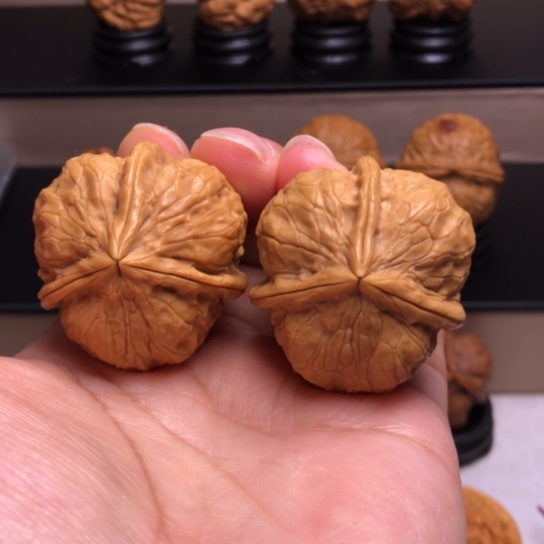 文玩核桃把件粗筋三楞12