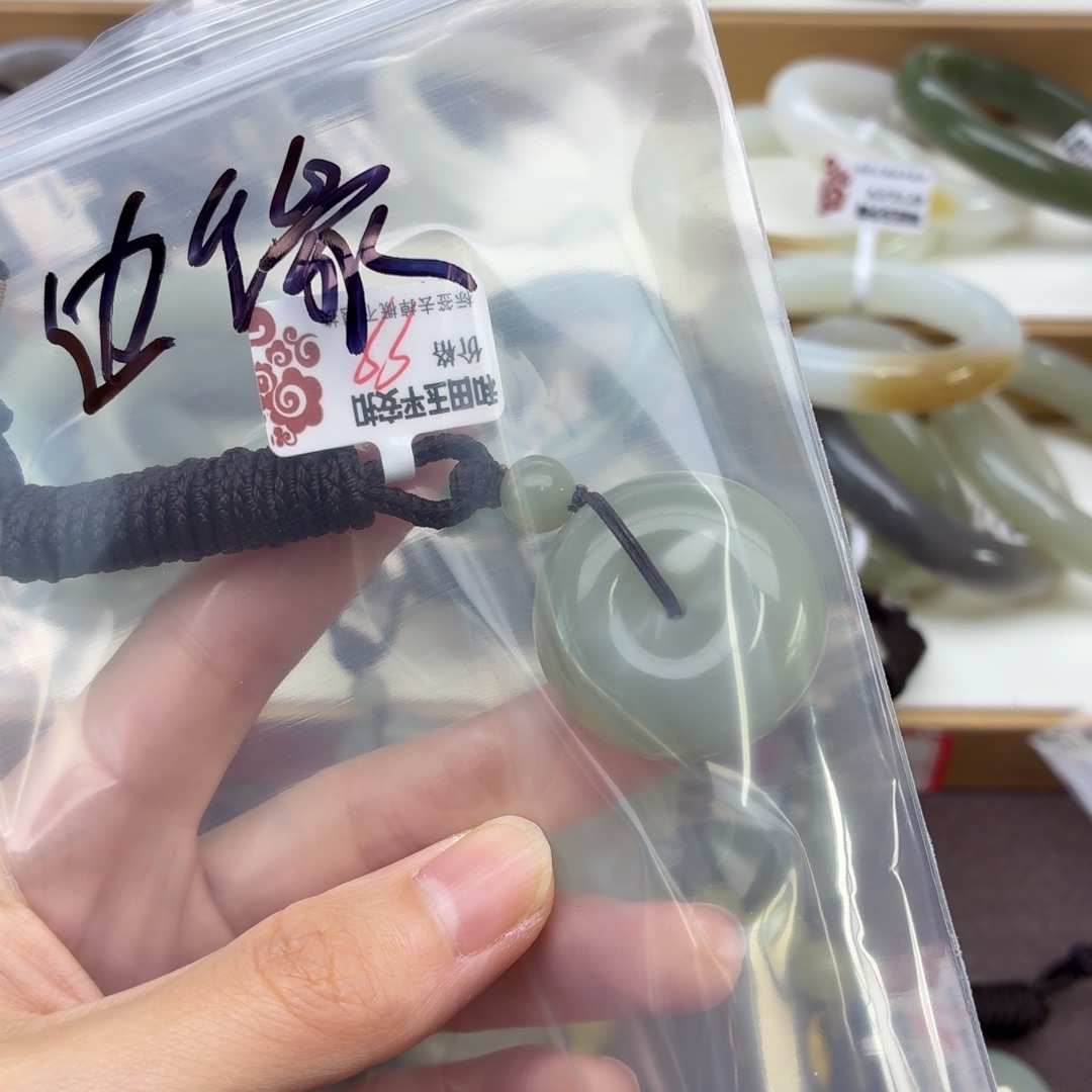 边***化和田玉未镶嵌手镯