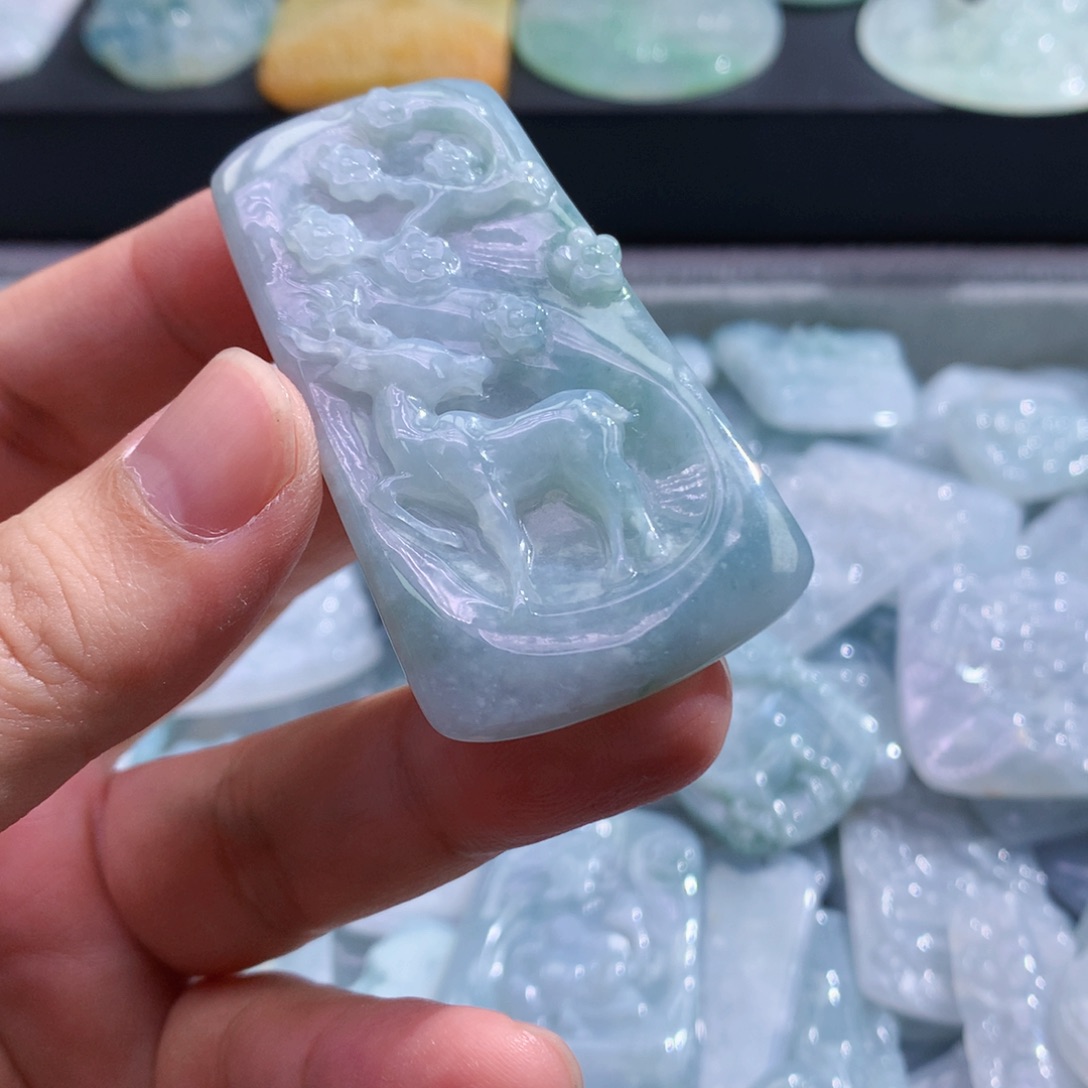 大***团翡翠未镶嵌颈饰翡翠
