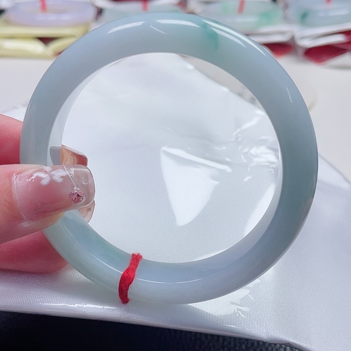 翡翠手镯未镶嵌缅甸