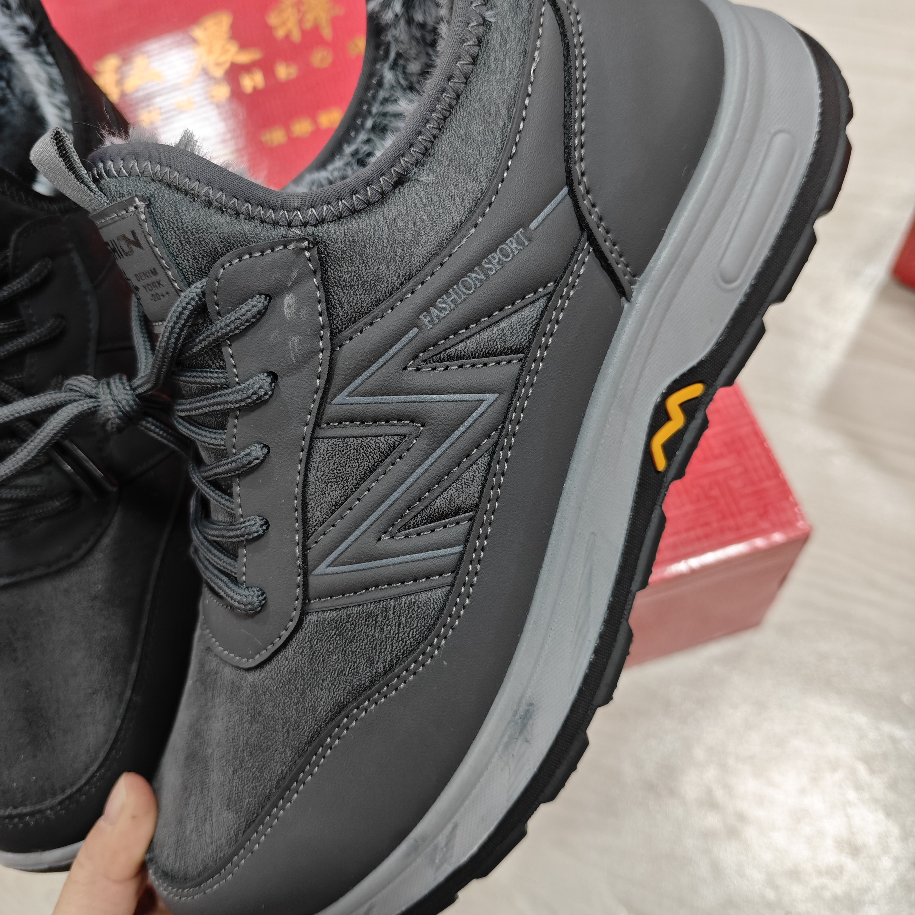 H08超轻双色防滑底兔毛男鞋