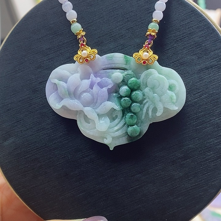 翡翠吊坠(赠链)未镶嵌翡翠雕刻蝶恋花吊坠