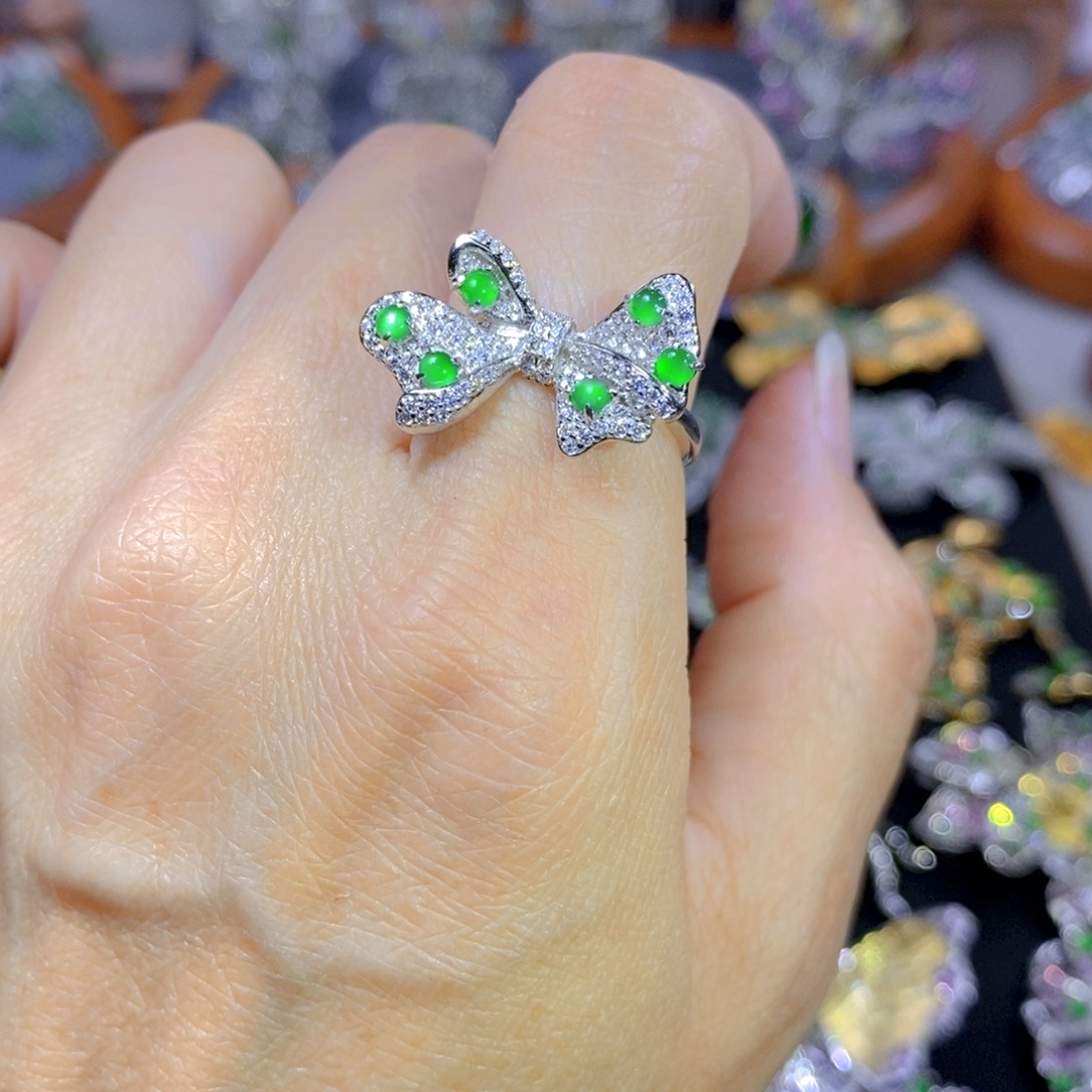 翡翠颈饰银S925镶嵌天然翡翠