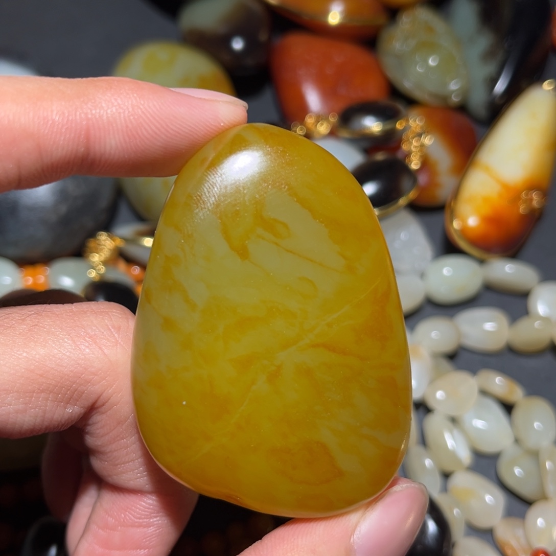 和田玉未镶嵌珠宝奇石