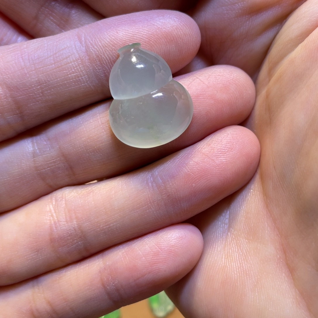 翡翠未镶嵌颈饰葫芦