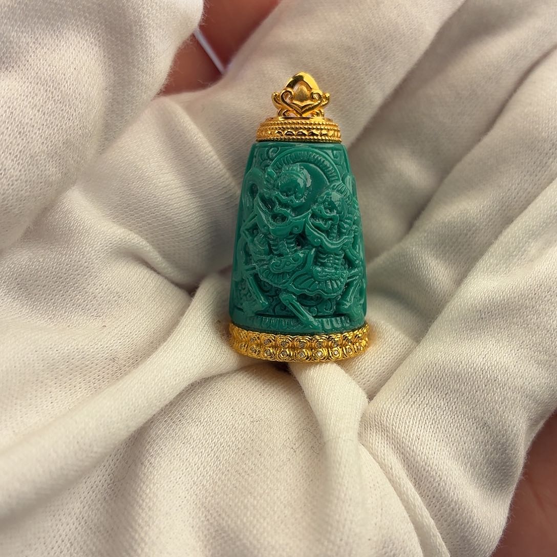 绿松石18K金镶嵌挂件