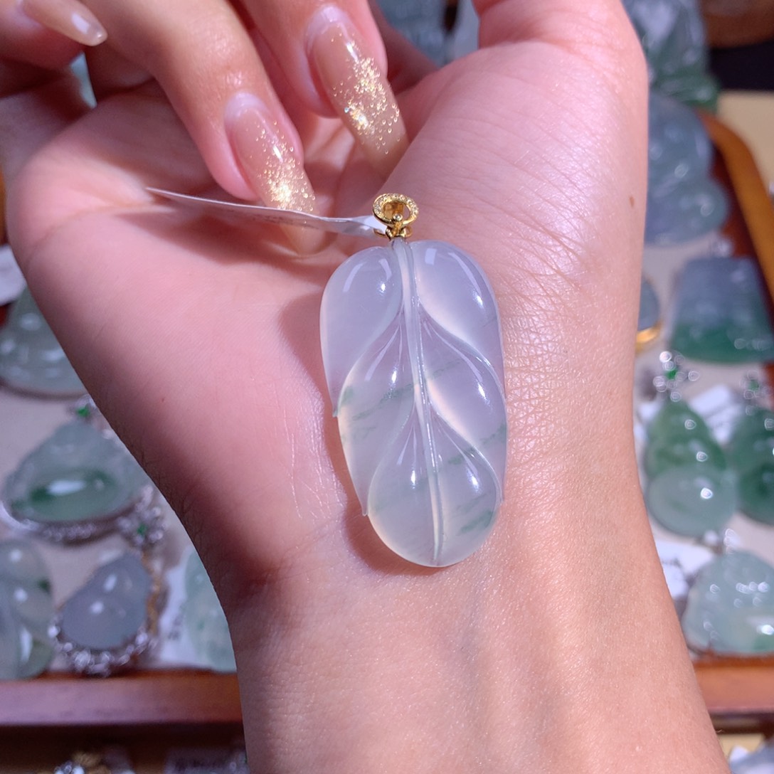 翡翠吊坠(不含链)18K金镶嵌