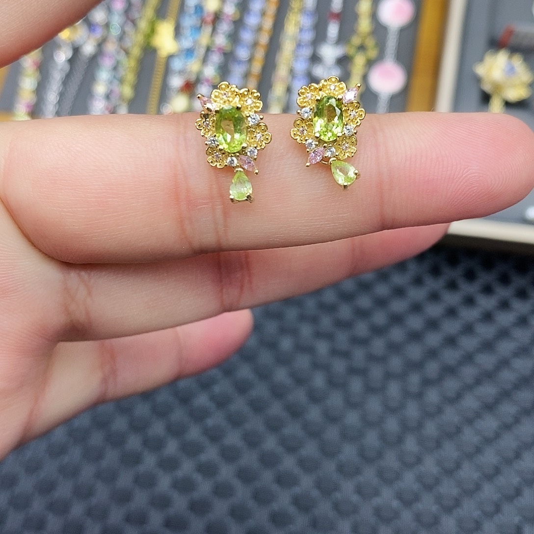 橄榄石耳饰银S925镶嵌