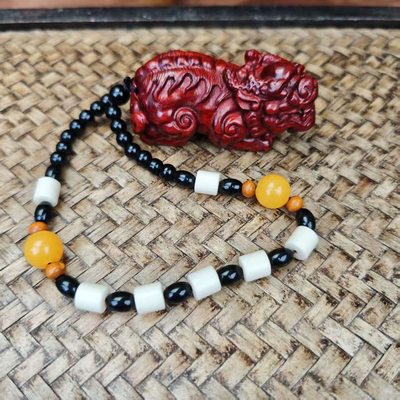 拾趣小叶紫檀手把件貔貅