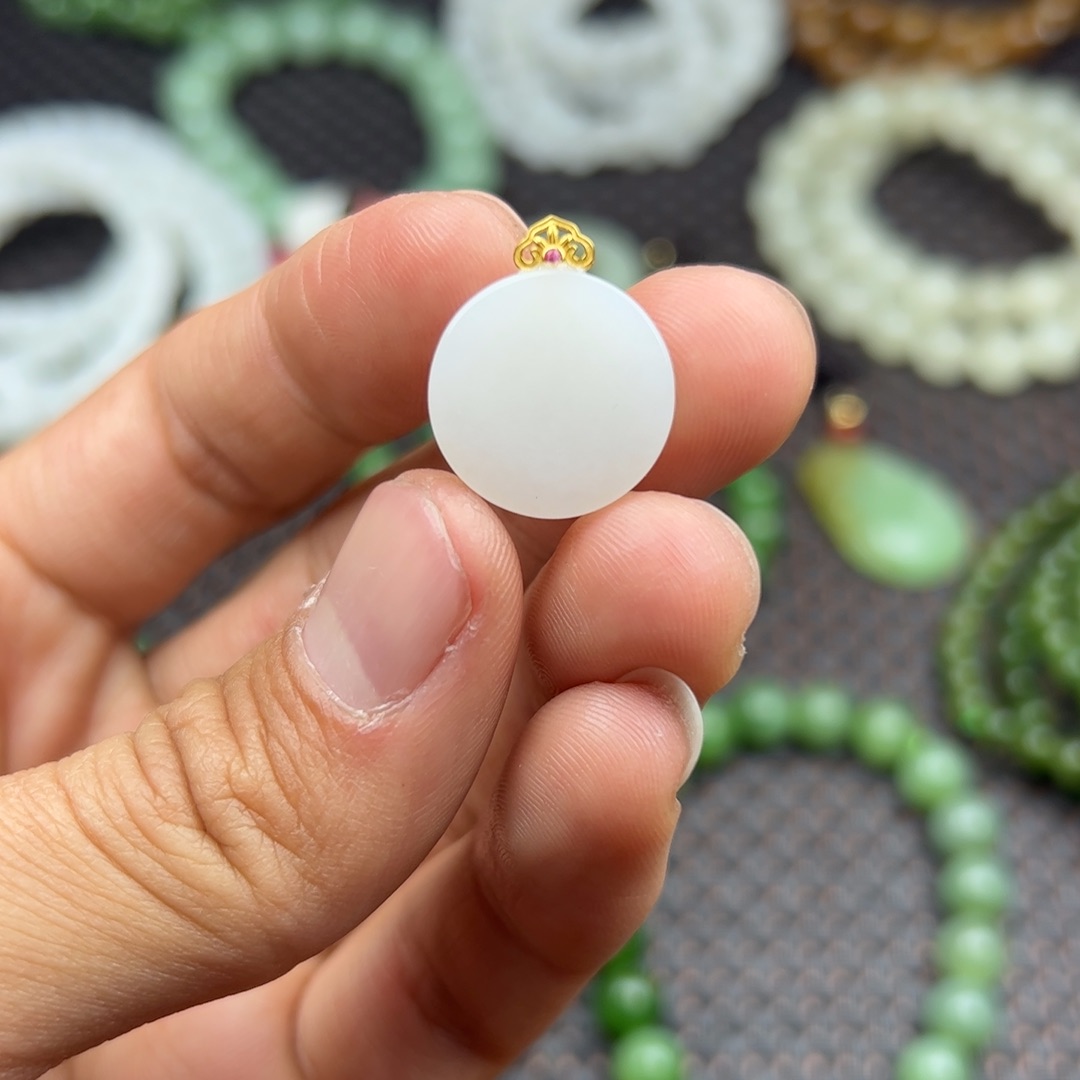 和田玉挂件18K金镶嵌御