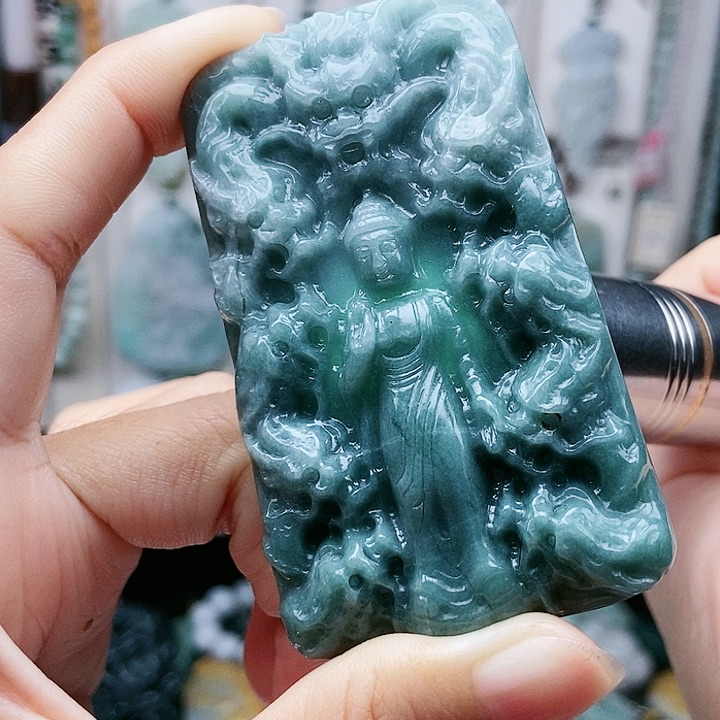 颈饰足铂镶嵌翡翠翡翠