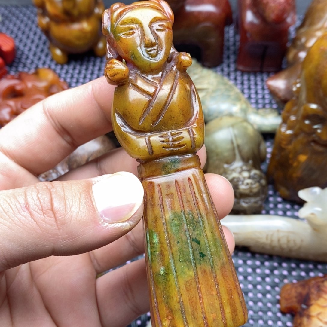 蛇纹石玉颈饰未镶嵌