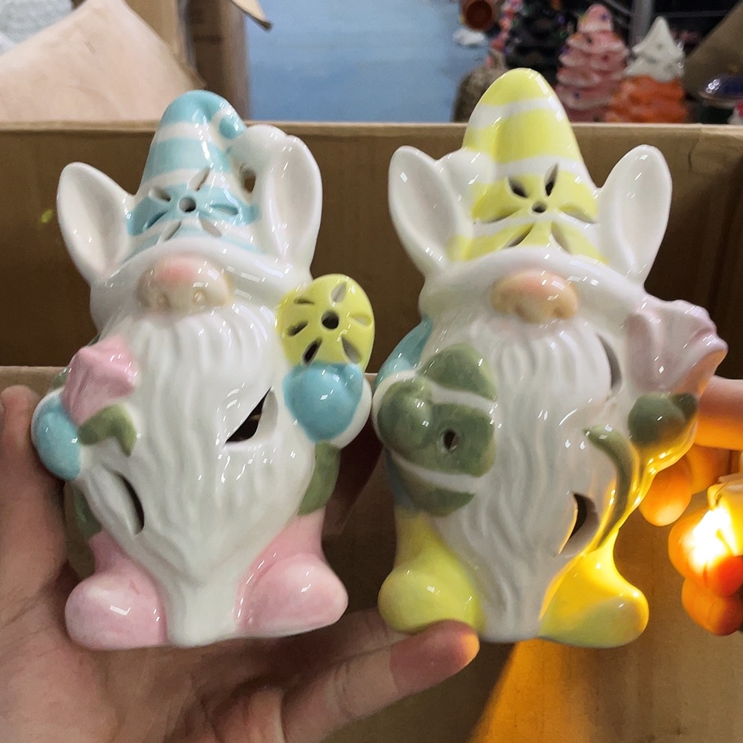 摆件  封釉。 磕碰。