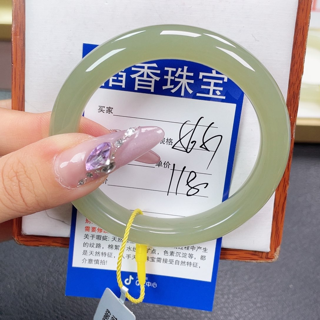 和田玉手镯未镶嵌