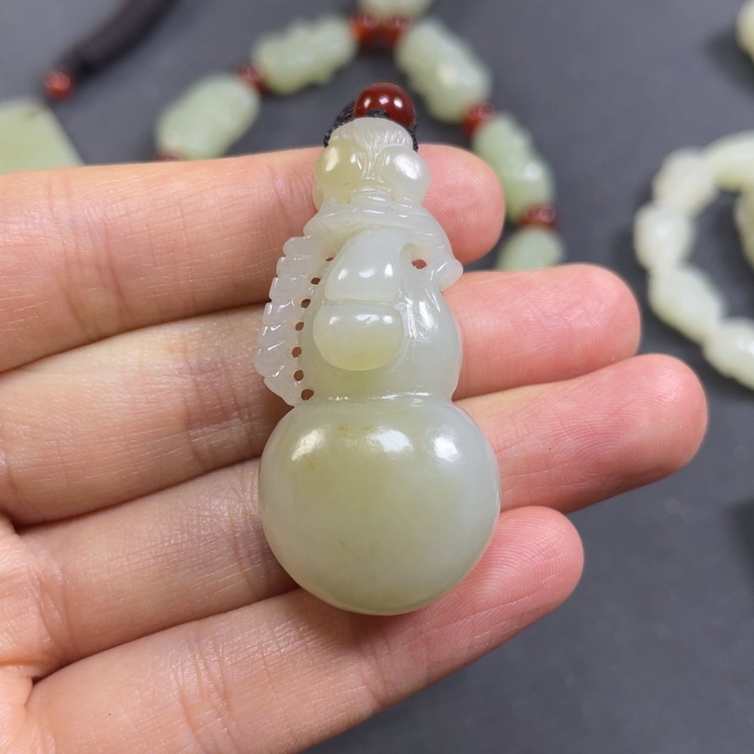 陈****和田玉未镶嵌颈饰