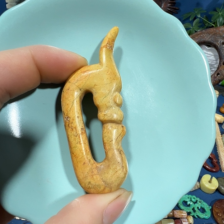 透闪石质玉未镶嵌挂件
