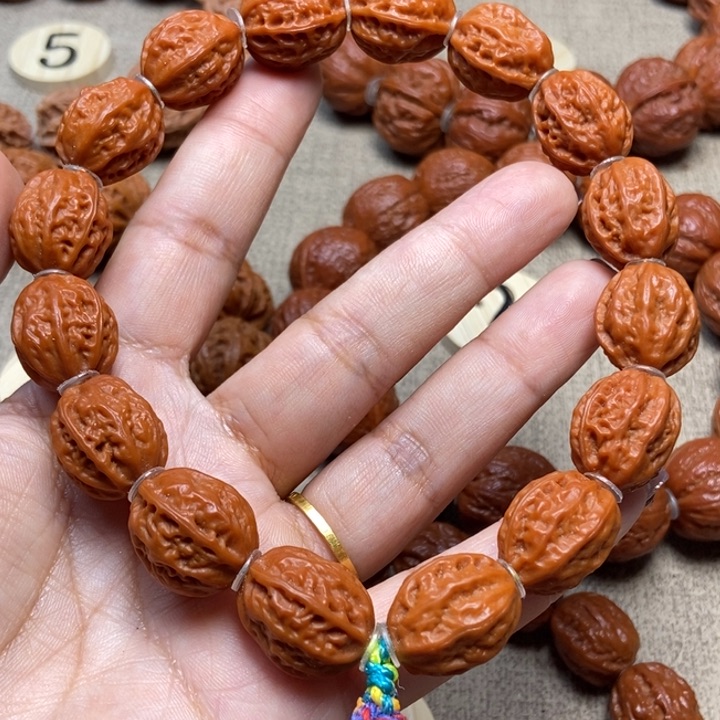 文玩核桃吊坠龙脊八棱