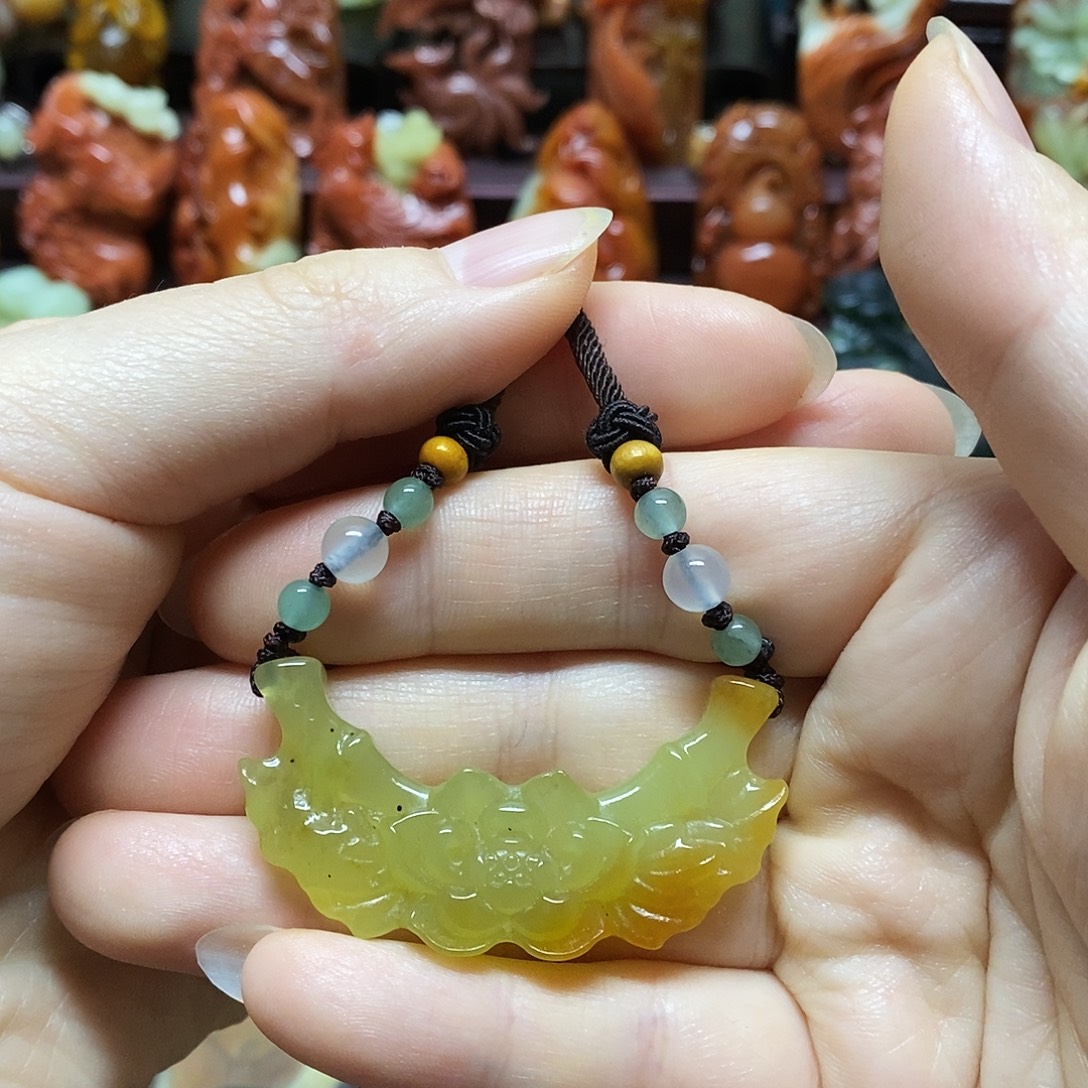 岫玉未镶嵌吊坠(赠链)