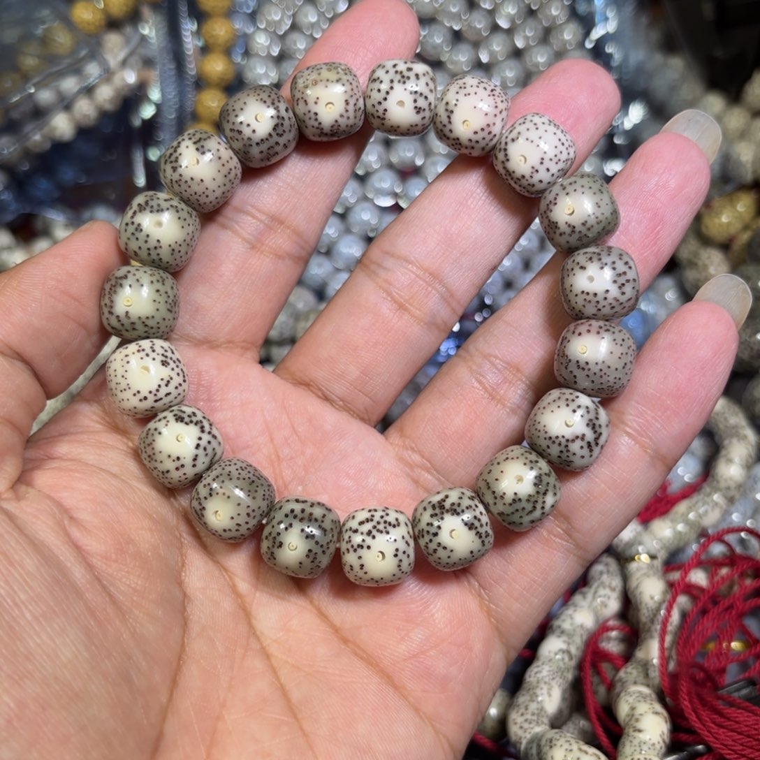 星月菩提手串原生态石玉料12