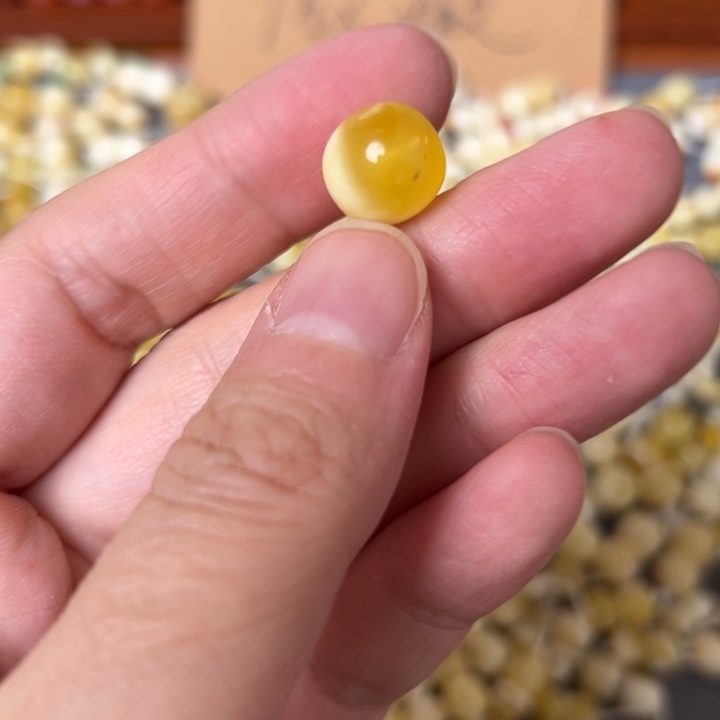 蜜蜡未镶嵌裸石11mm一个