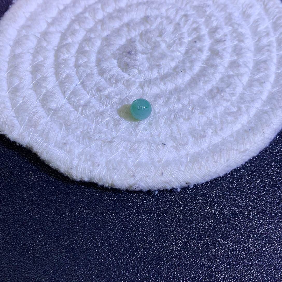 散珠翡翠@**L天然缅甸翡翠单珠卡6.9