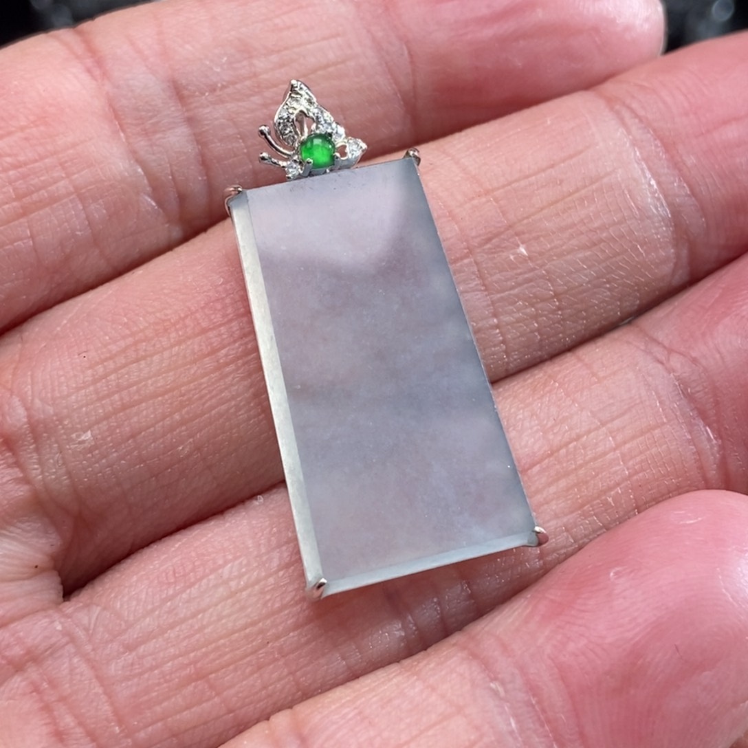 颈饰18K金镶嵌翡翠无事牌