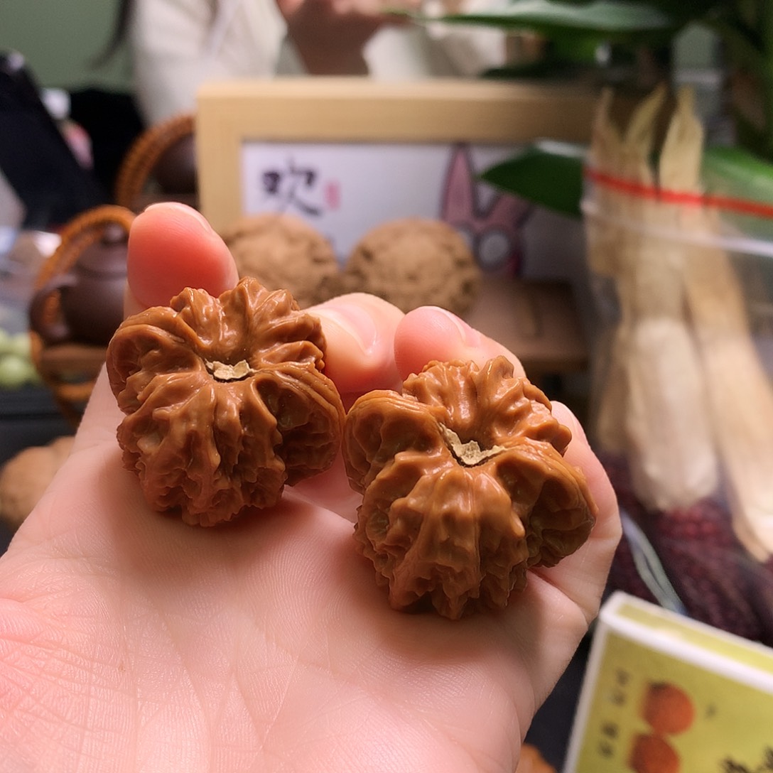 文玩核桃吊坠大龙