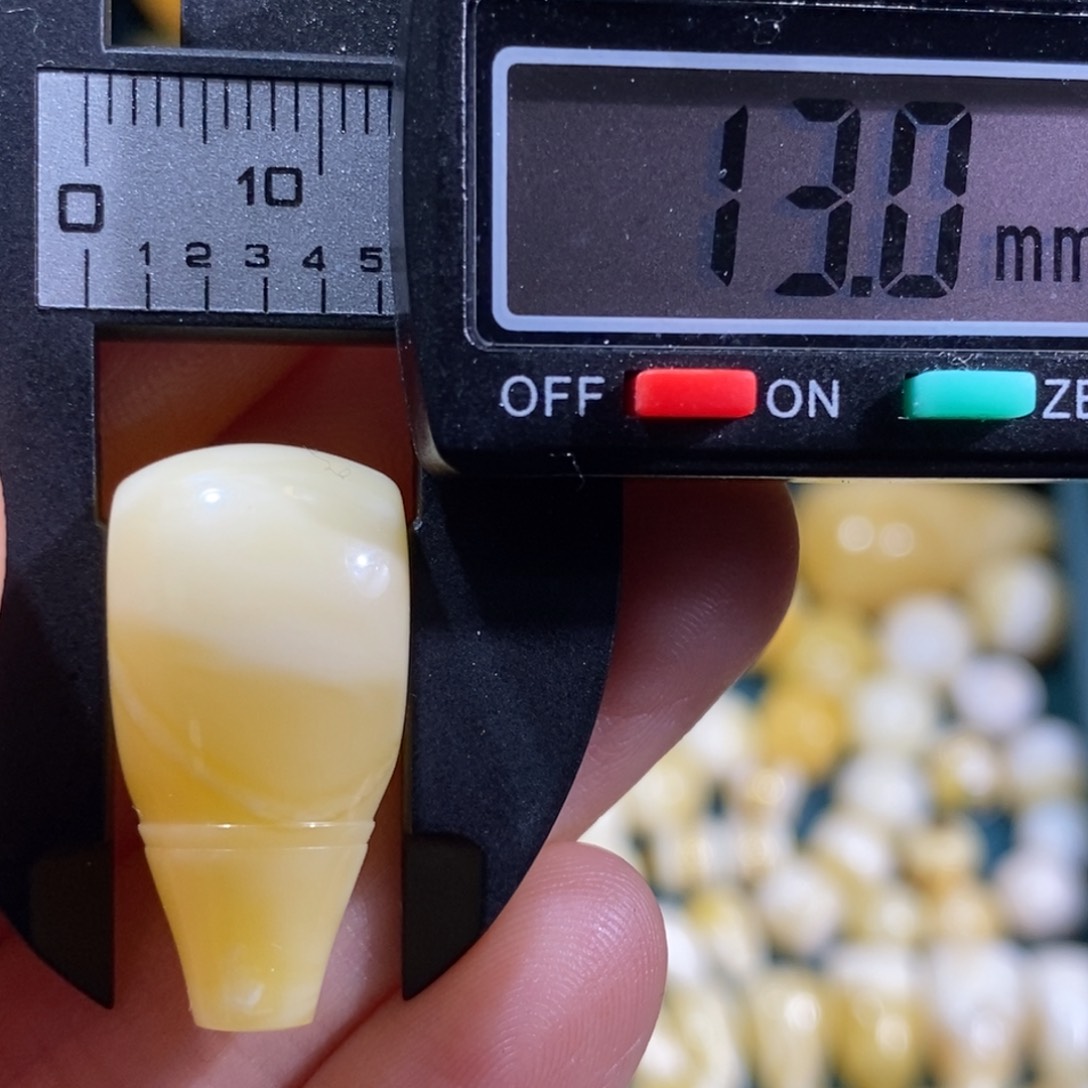 蜜蜡裸石未镶嵌配饰